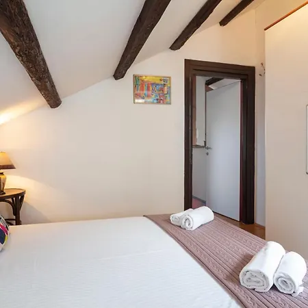 Lira Apartment *
