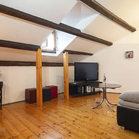 Apartment Lira *
